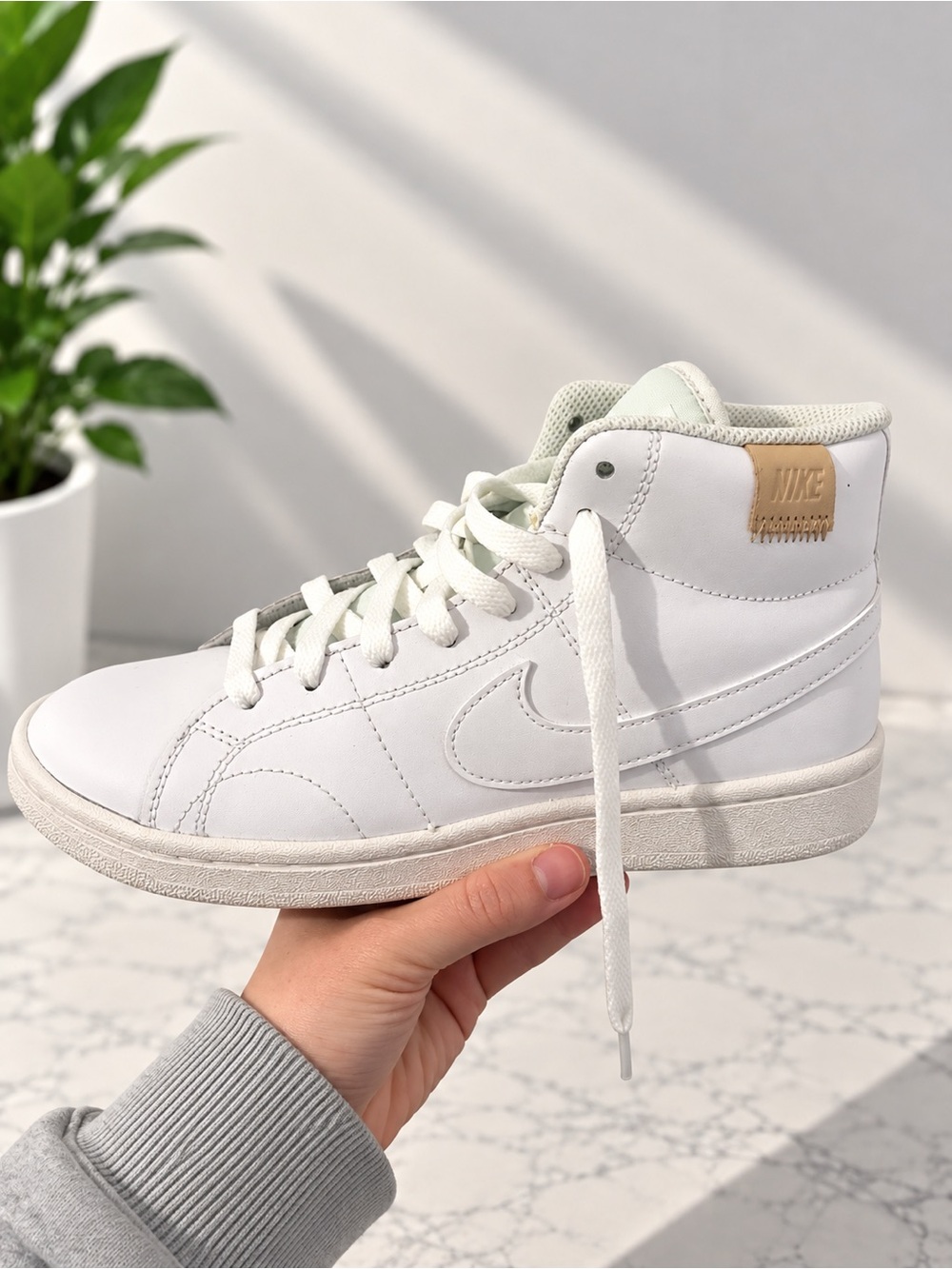 Nike Women’s White High-Top Sneakers Size 6